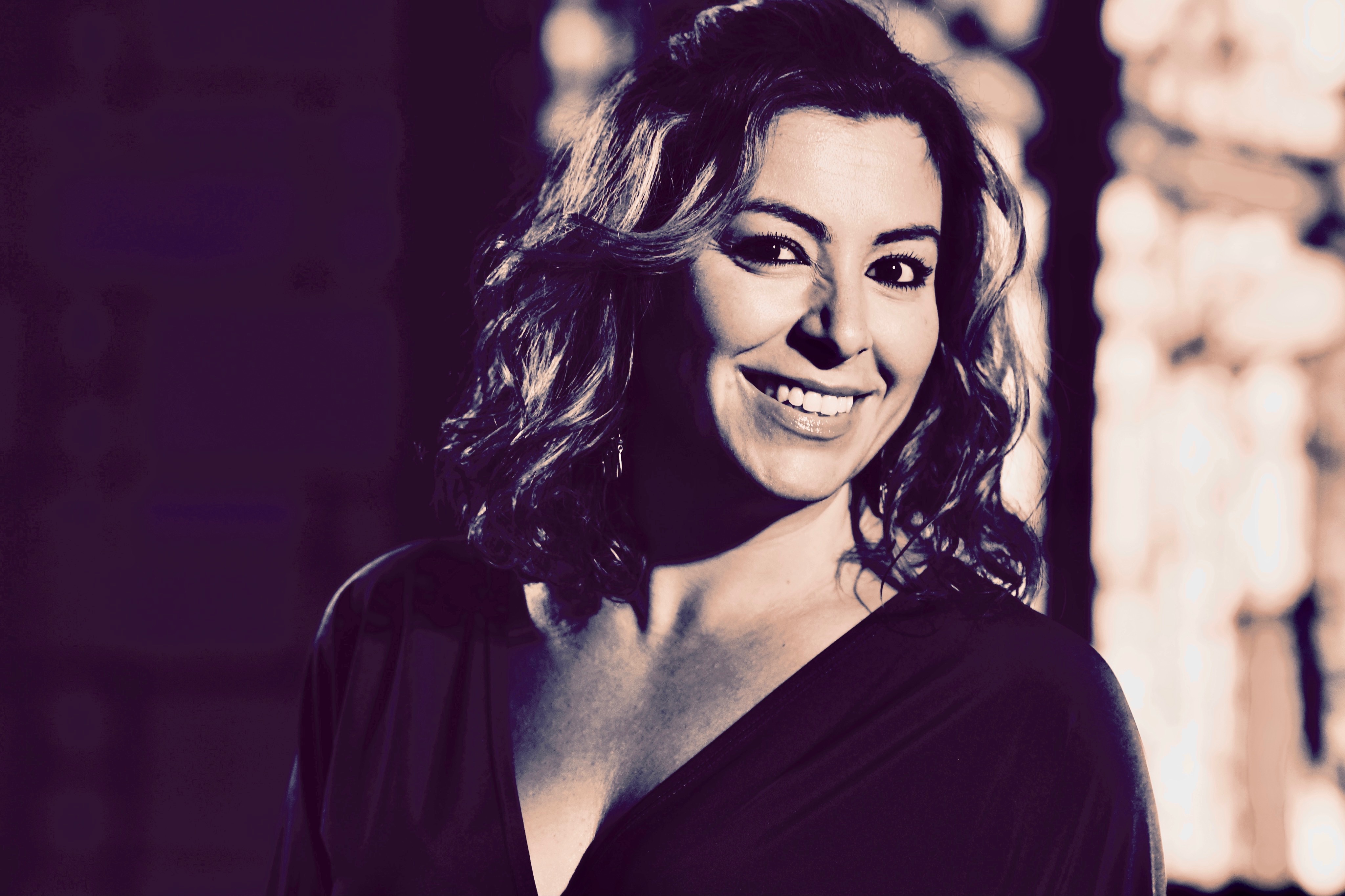 Maha Bouhamdan teaching piano